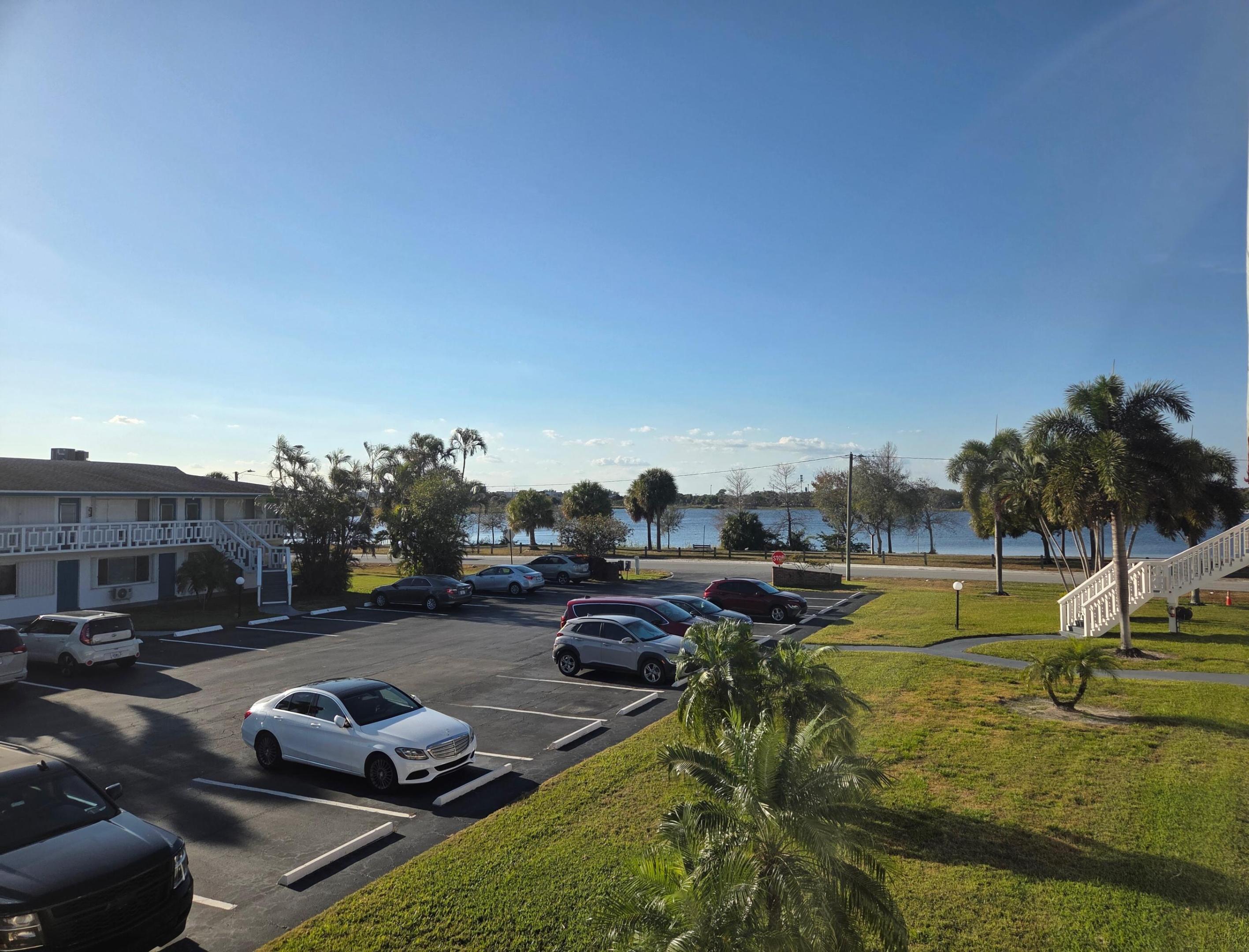 2180 Lake Osborne Drive 19, Lake Worth Beach, FL, 33461/$89,000 1 2180 Lake Osborne Drive 19