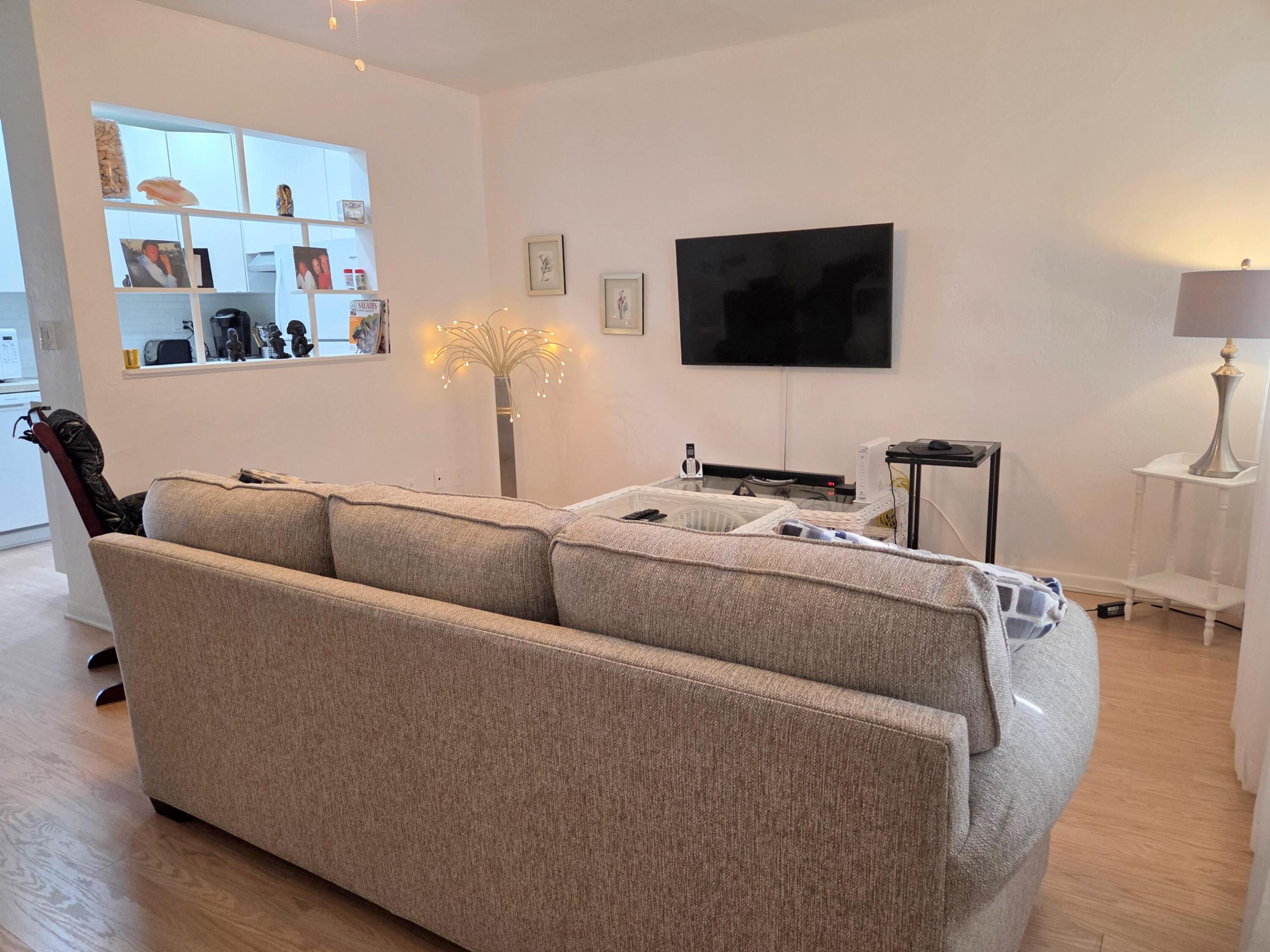 LAKESIDE POINT APT 5 CONDO - Residential