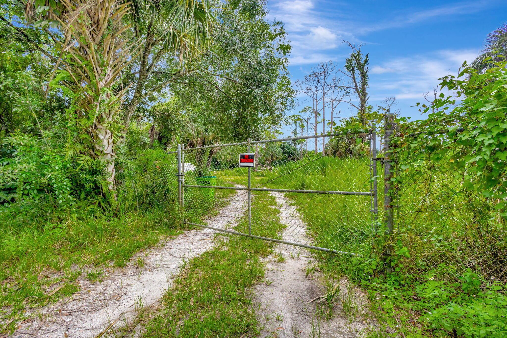 LOXAHATCHEE GROVES - Land