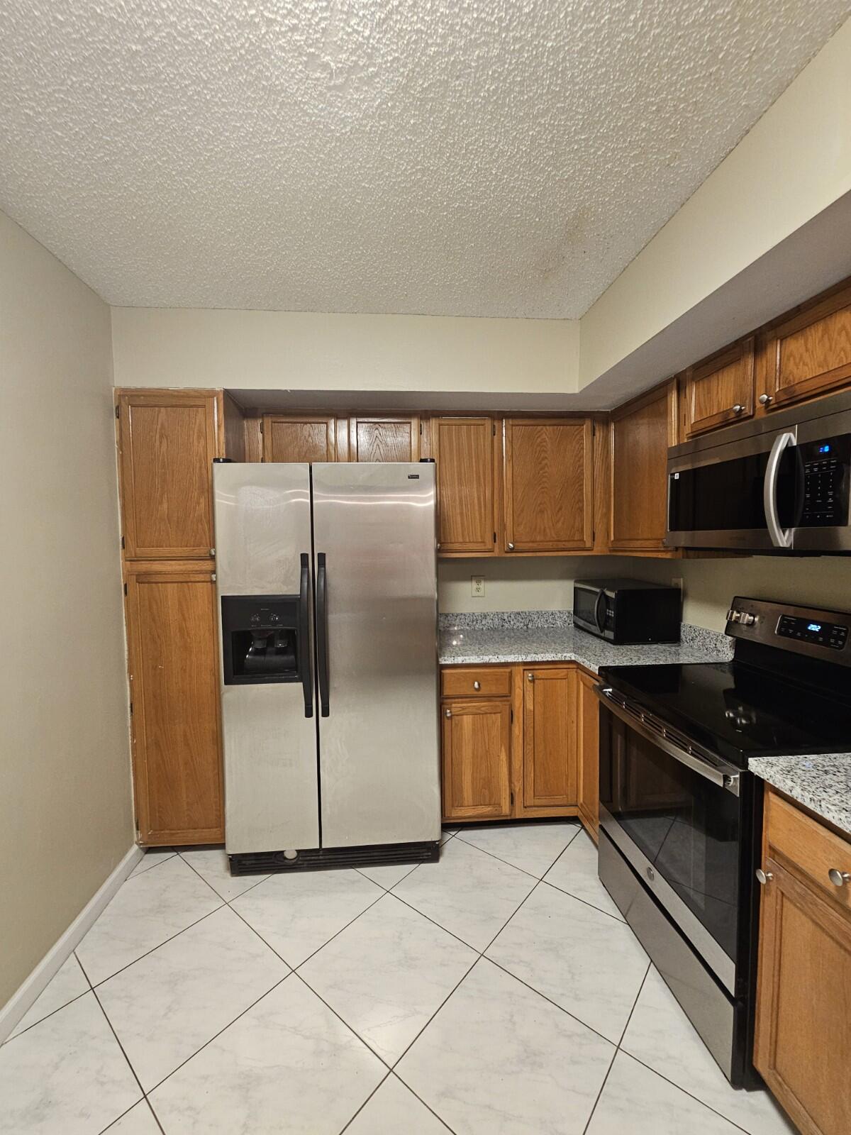 LAKE WINDWOOD CONDO - Residential Lease