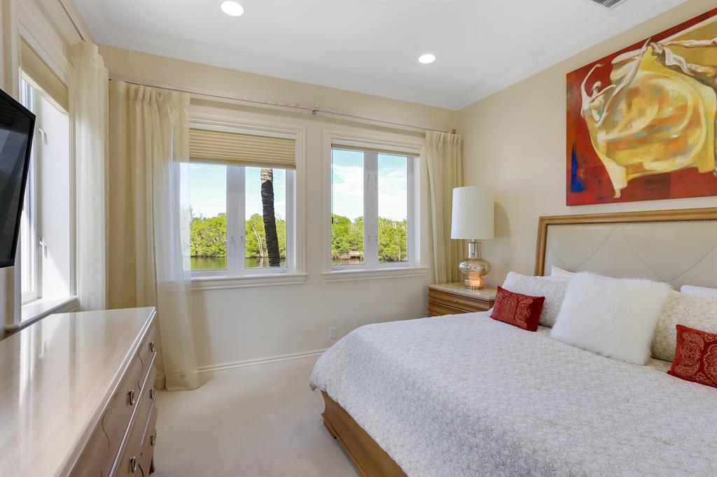 LITTLE HARBOR ON THE HILLSBORO SEC 1 - Residential