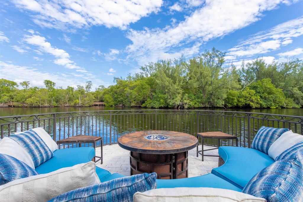 LITTLE HARBOR ON THE HILLSBORO SEC 1 - Residential