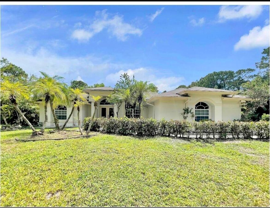 Beautiful 3 Bedroom 2 Bathroom home located on over an acre of land.  Enjoy your morning coffee or entertain on your screened in patio. Home features a large open floor plan.  Fenced in yard with lots of trees.  Very private.  Landlord will take care of lawn.