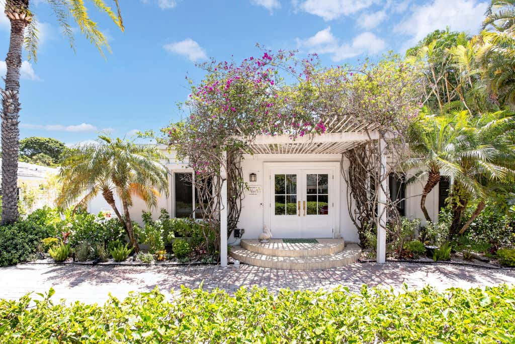 Photo of 714 S ATLANTIC Drive, Lantana, FL 33462 (MLS # B26061347)