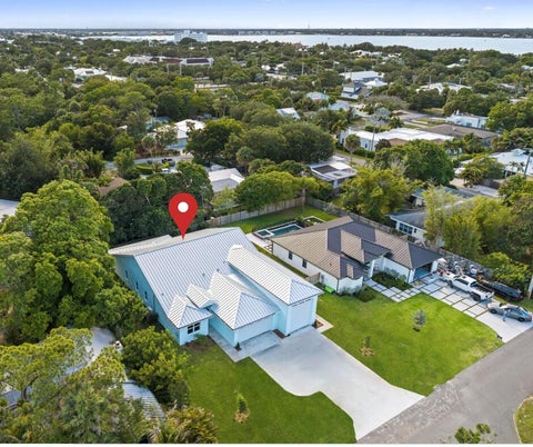 Photo of 516 SE Alamanda Way, Stuart, FL 34996 (MLS # B26047413)