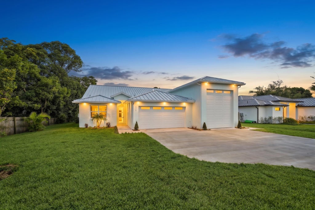 Photo of 516 SE Alamanda Way, Stuart, FL 34996 (MLS # B26047413)