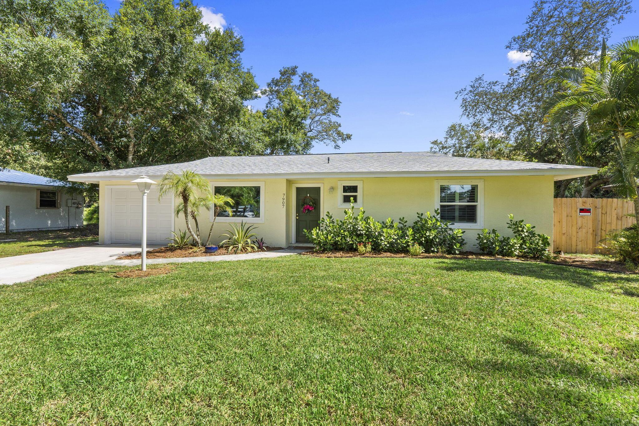 7907 Lakeside Way, Fort Pierce, FL, 34951/$299,000 1 7907 Lakeside Way