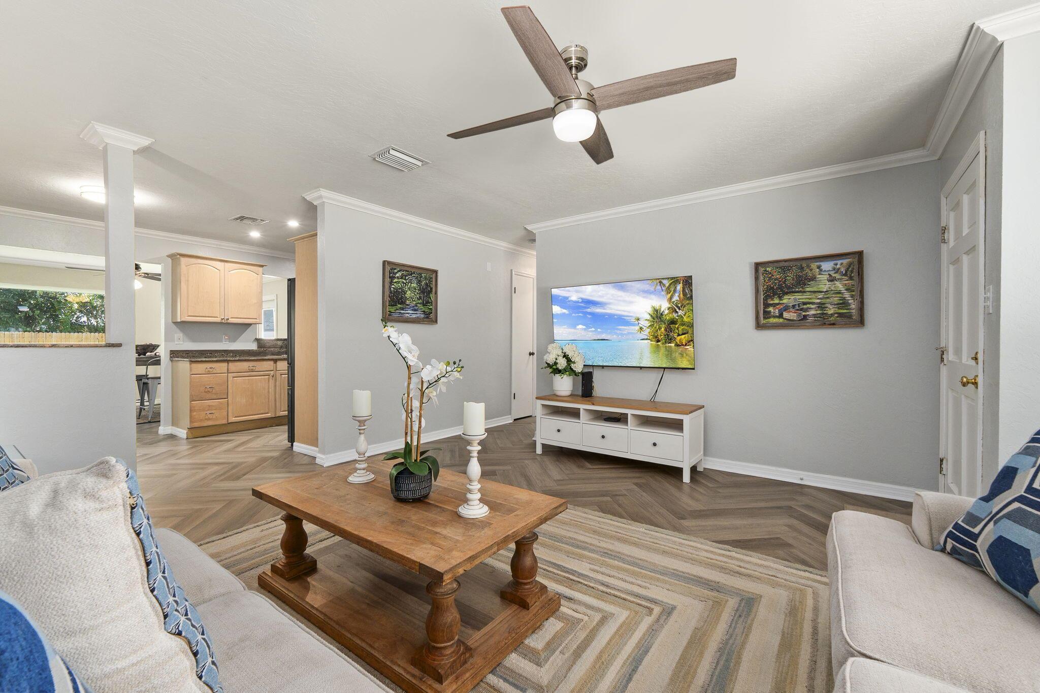 7907 Lakeside Way, Fort Pierce, FL, 34951/$299,000 4 7907 Lakeside Way