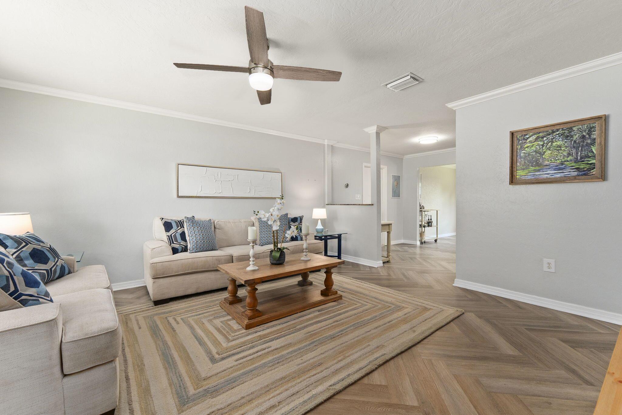 7907 Lakeside Way, Fort Pierce, FL, 34951/$299,000 3 7907 Lakeside Way