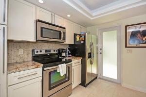 PARKVIEW MANOR CONDO - Residential Lease