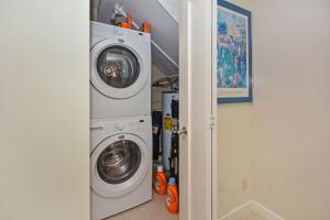 PARKVIEW MANOR CONDO - Residential Lease