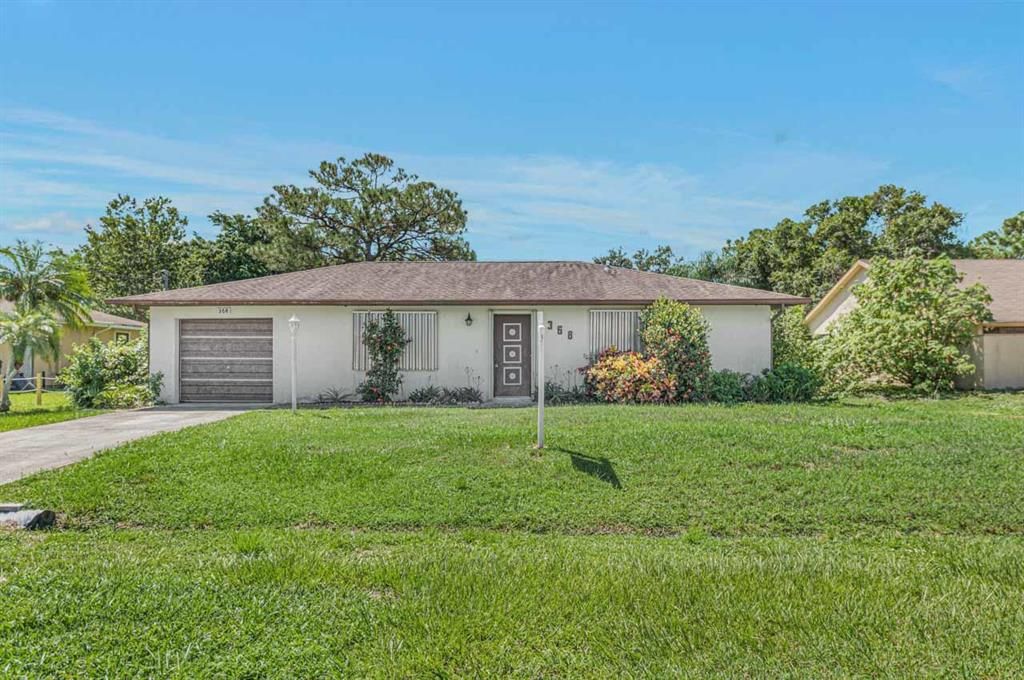 Photo of 368 SE Crosspoint Drive, Port Saint Lucie, FL 34983 (MLS # R10727783)