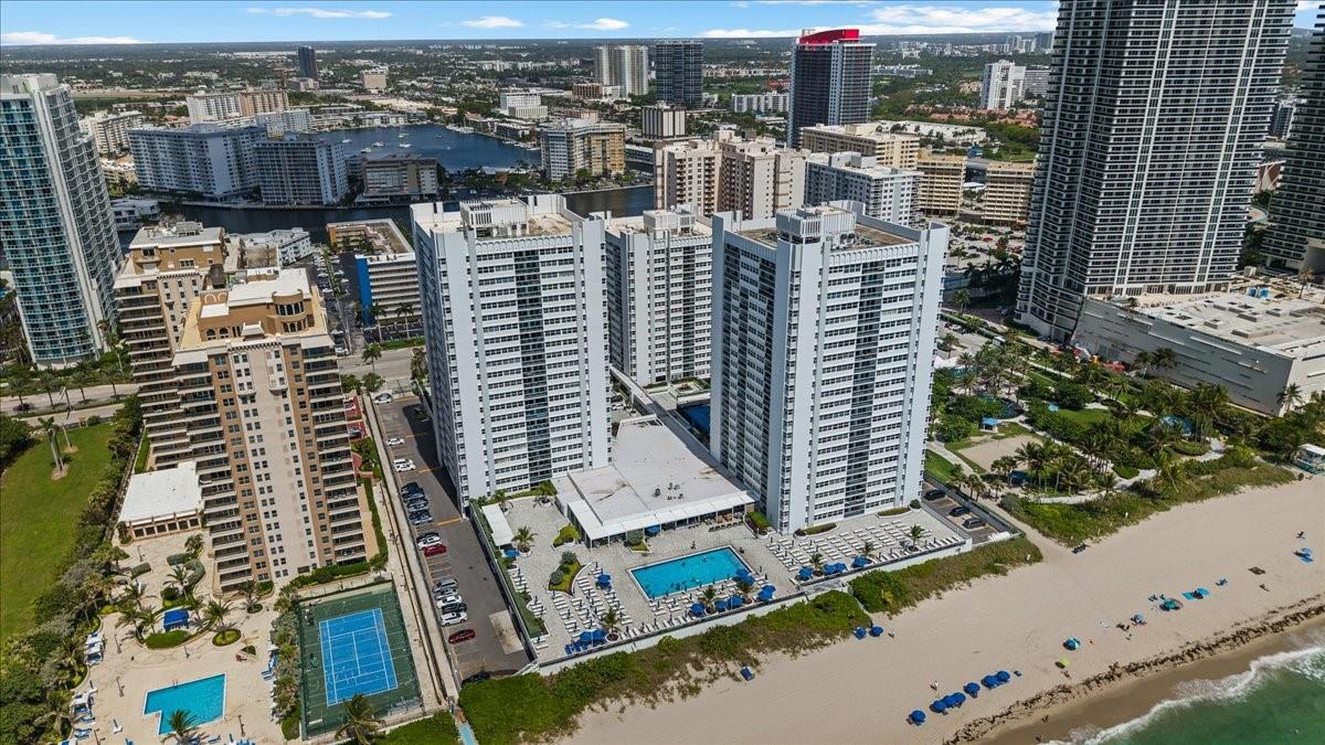 LA MER ESTATES EAST CONDO - Residential Lease