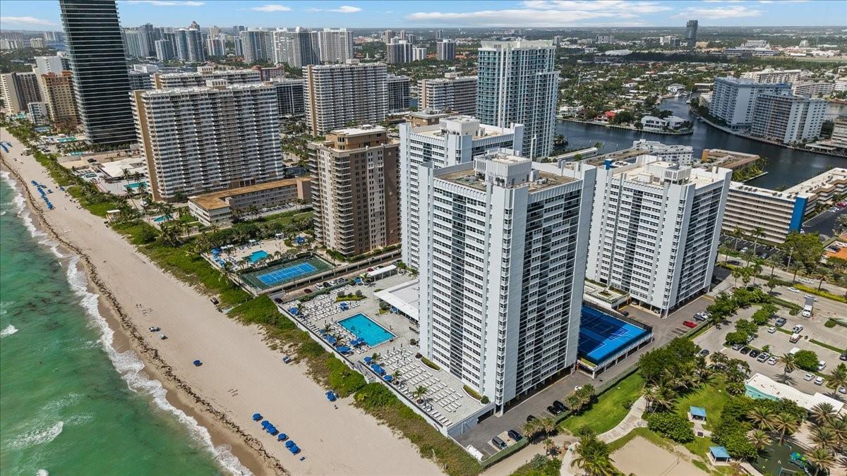LA MER ESTATES EAST CONDO - Residential Lease