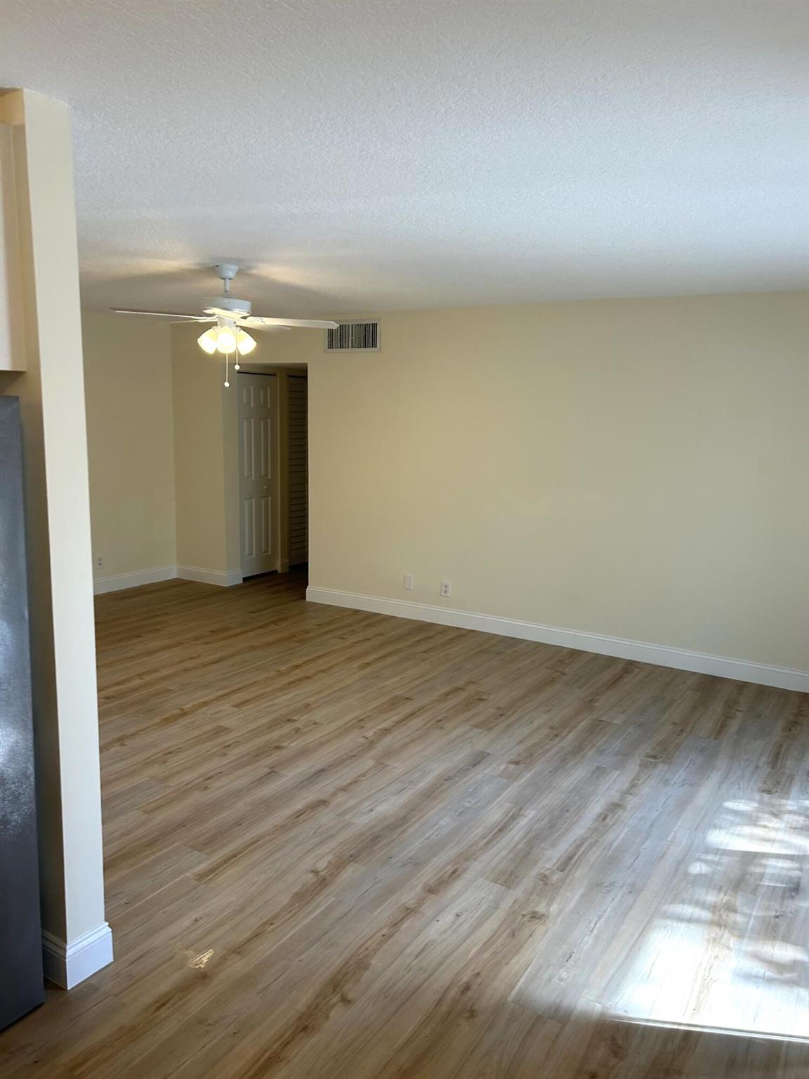 150 Pineview Road L3, Jupiter, FL, 33469/$219,000 2 150 Pineview Road L3