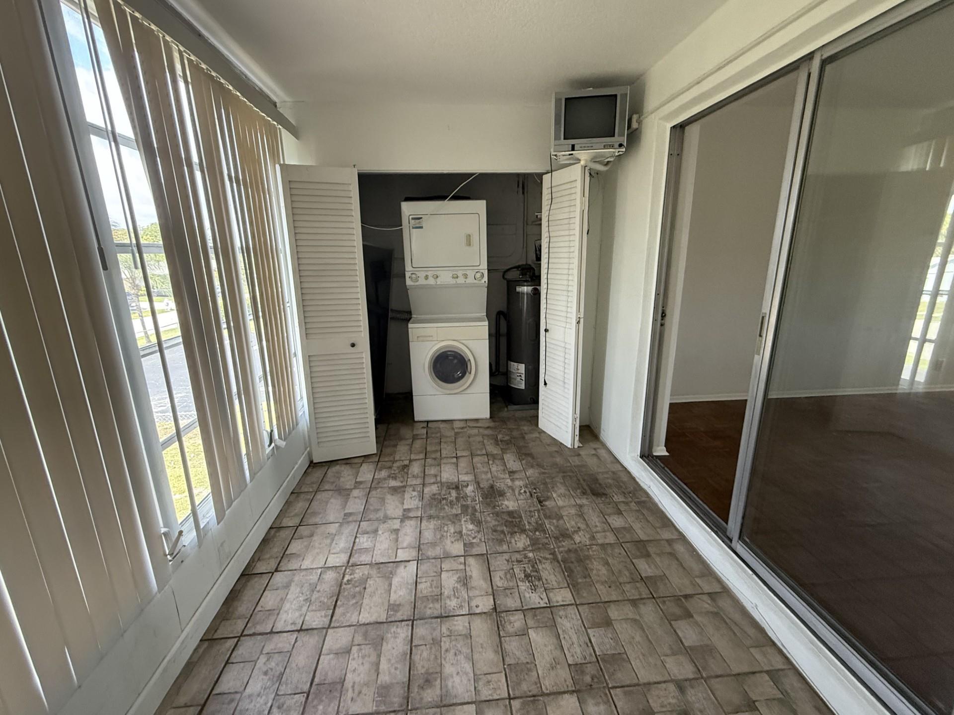 2101 NE 1st Ct 206