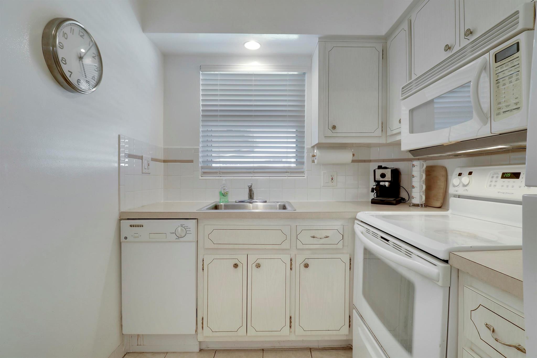 Lakeshore Lodge - Residential