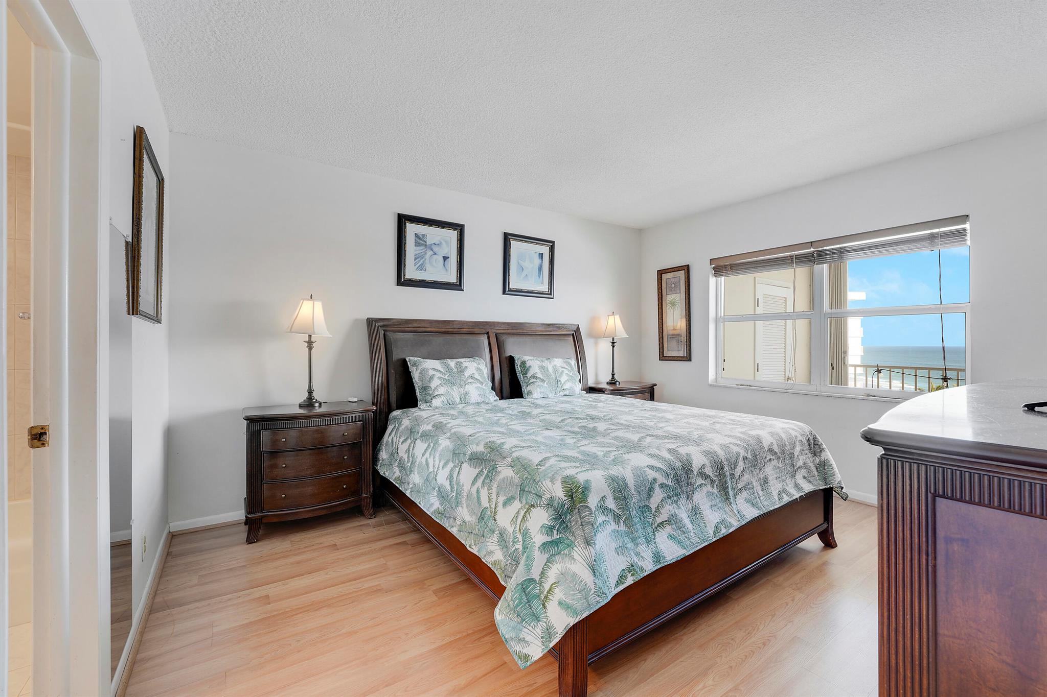 PENTHOUSE TOWERS CONDO - Residential Lease