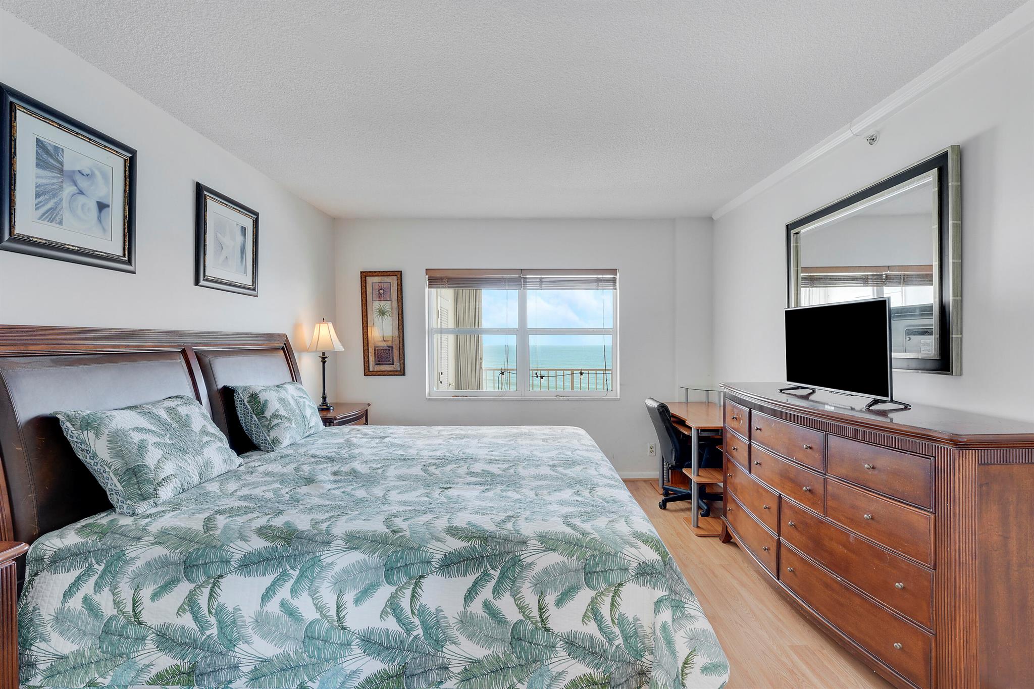 PENTHOUSE TOWERS CONDO - Residential Lease