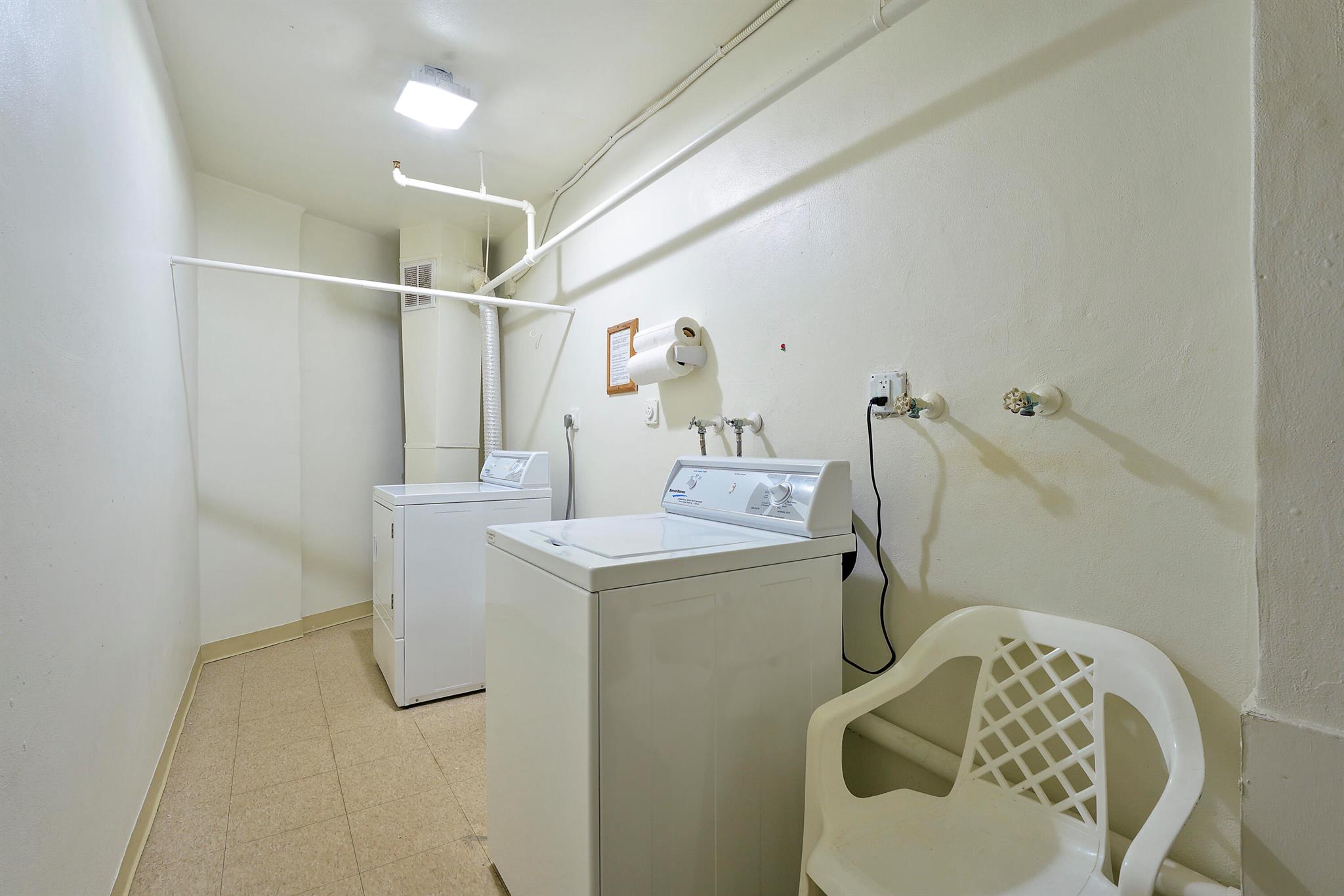 PENTHOUSE TOWERS CONDO - Residential Lease