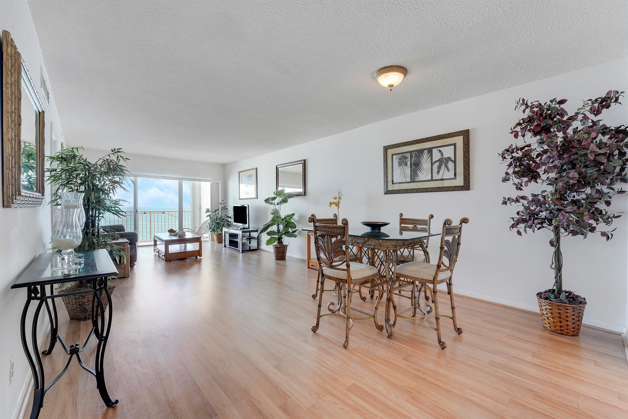 PENTHOUSE TOWERS CONDO - Residential Lease