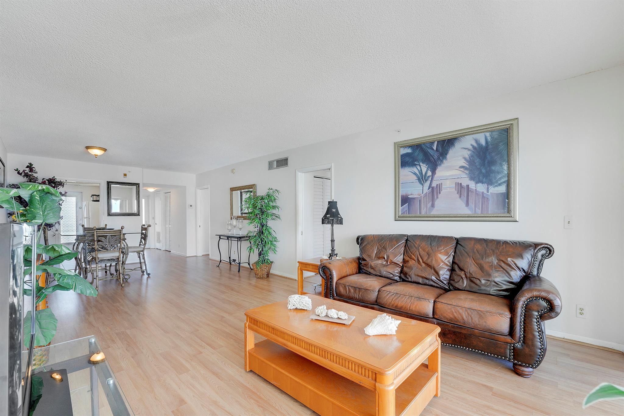 PENTHOUSE TOWERS CONDO - Residential Lease