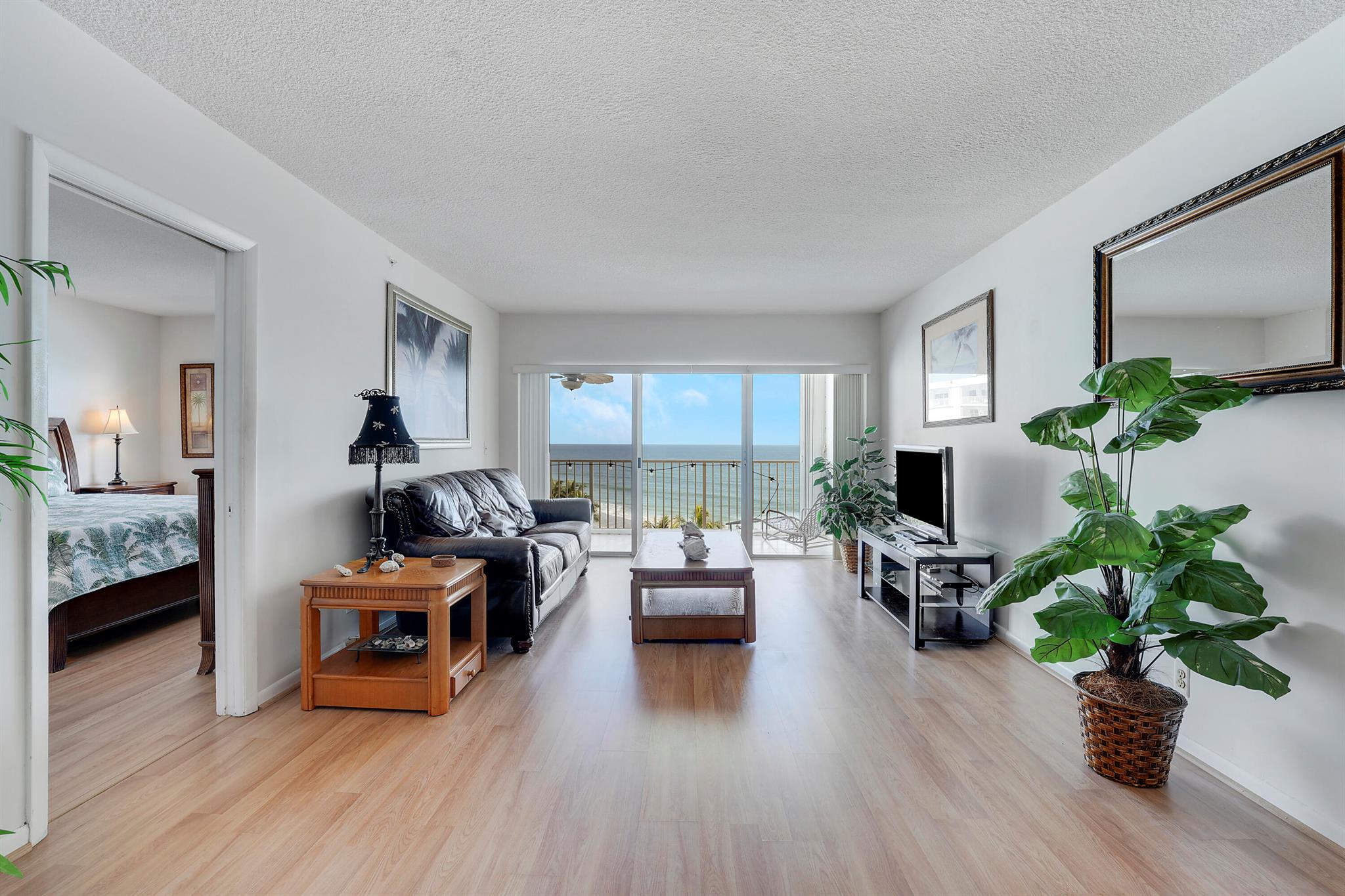 PENTHOUSE TOWERS CONDO - Residential Lease