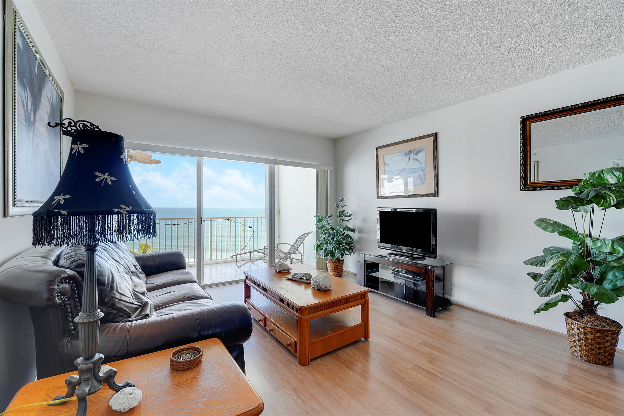 PENTHOUSE TOWERS CONDO - Residential Lease