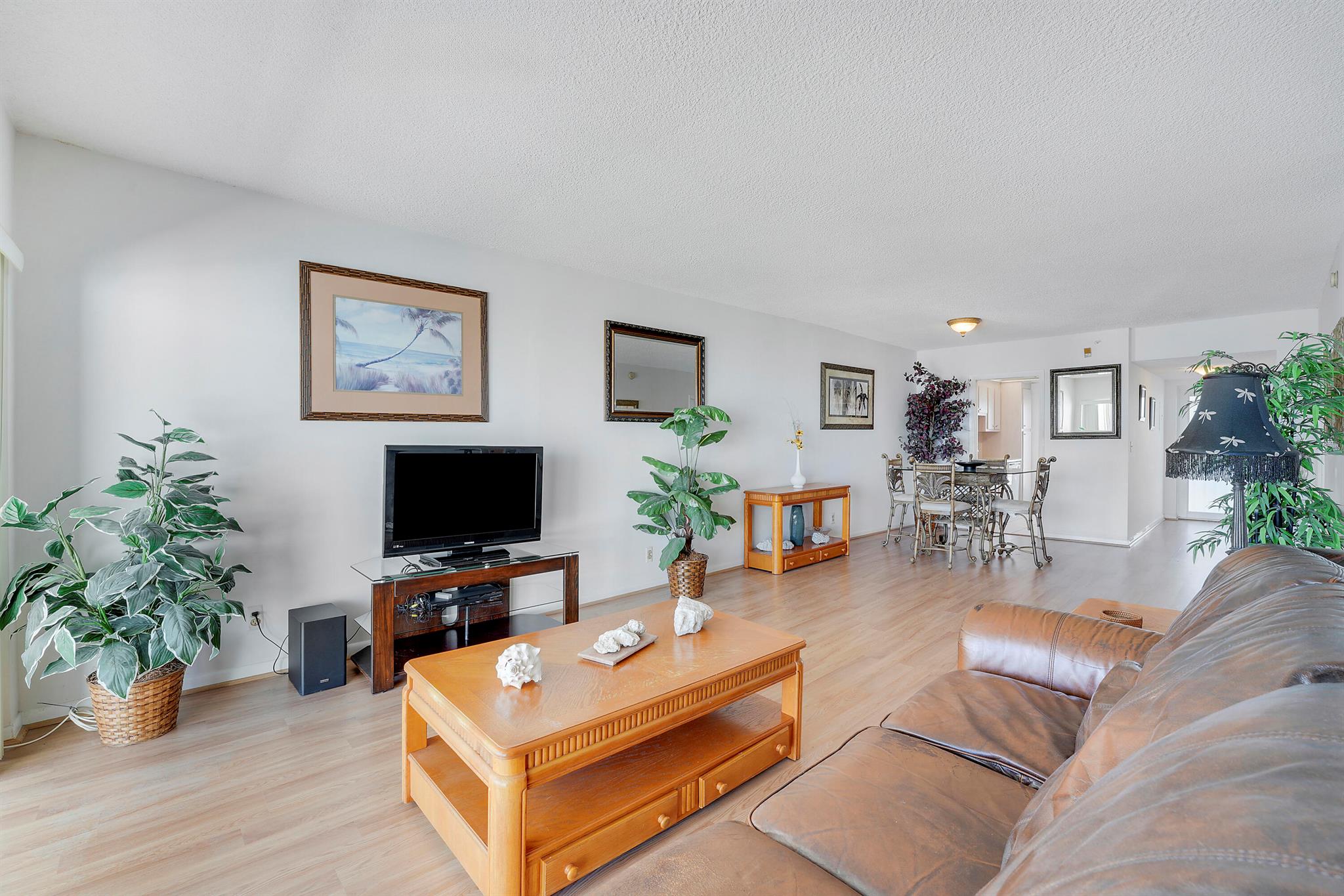 PENTHOUSE TOWERS CONDO - Residential Lease