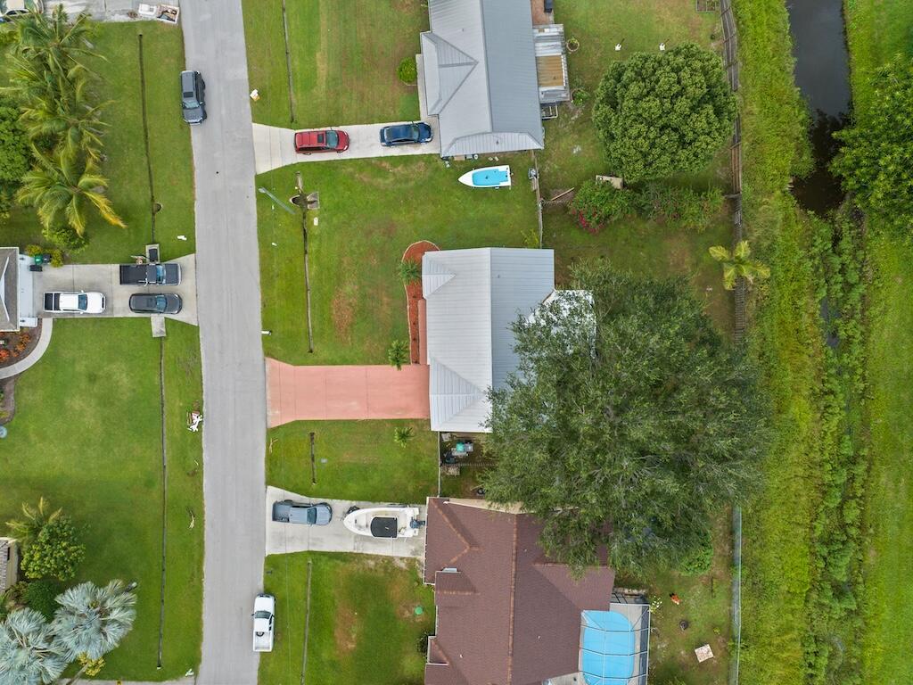 581 SW Dairy Road