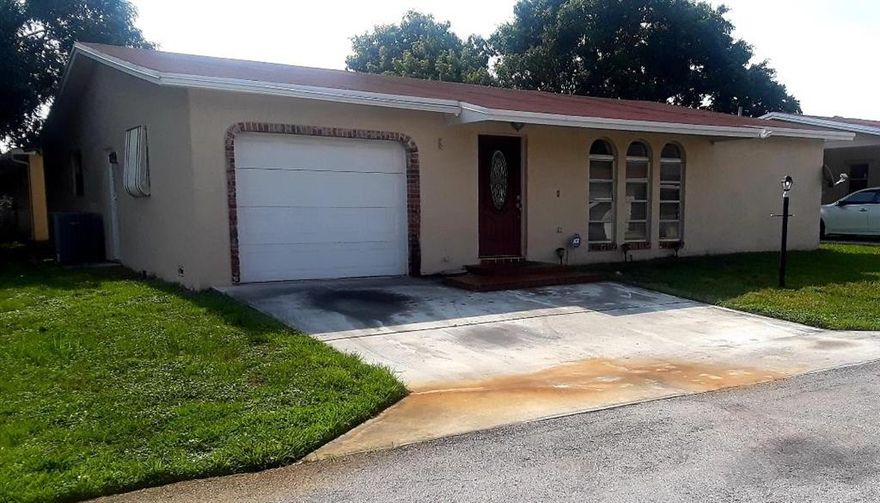 SMALL QUIET NEIGHBORHOOD WITH A COMMUNITY POOL AND RECREATIONAL AREA.. SPLIT TWO MASTER BEDROOM TWO BATH HOME IN CRYSTAL LAKE AREA. HOME FEATURES TILE FLOORS THROUGH OUT, EAT IN KITCHEN, FAMILY ROOM, OVER SIZED SCREEN PATIO . HOME SITS ON A CORNER LOT. BRAND NEW AIR CONDITIONER AND 7 YEAR OLD ROOF.  LAWN, BASIC CABLE AND AMENITIES ARE INCLUDED IN LOW QUARTERLY MAINTENANCE. EASY TO SHOW.