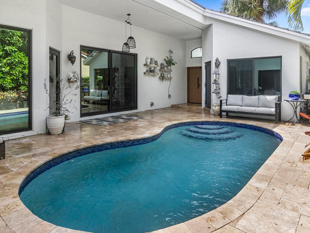 Photo of 2895 N Clearbrook Circle, Delray Beach, FL 33445 (MLS # R11104593)