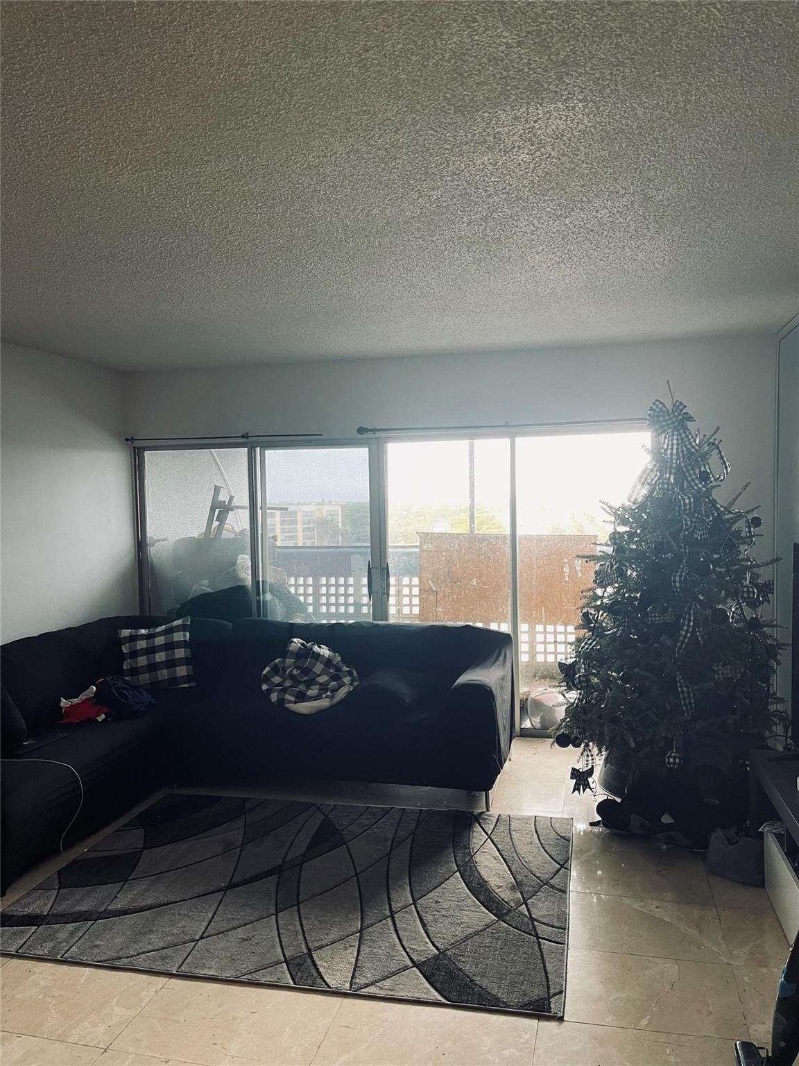 LAKES OF INVERRARY - Residential