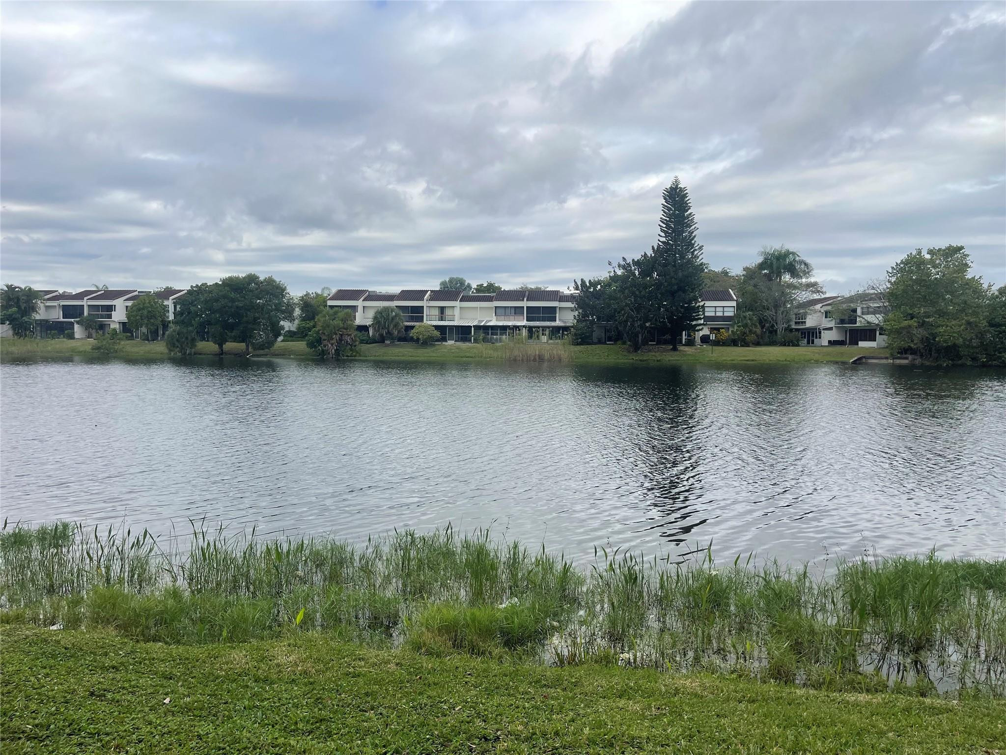 LAKES OF INVERRARY - Residential