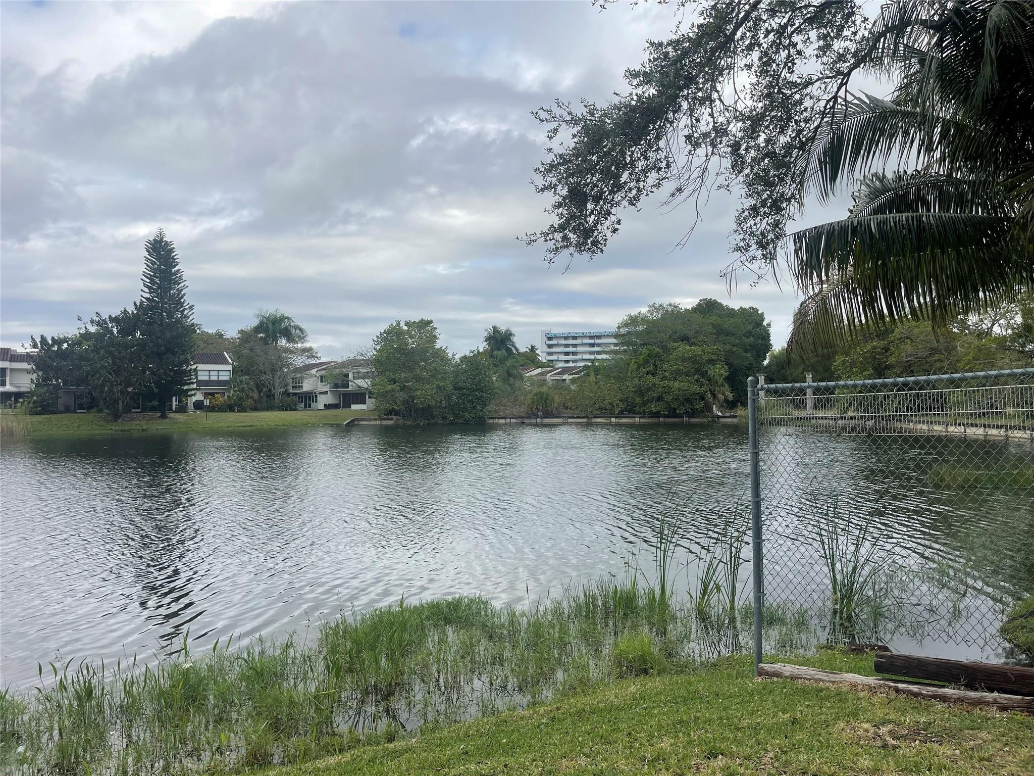 LAKES OF INVERRARY - Residential
