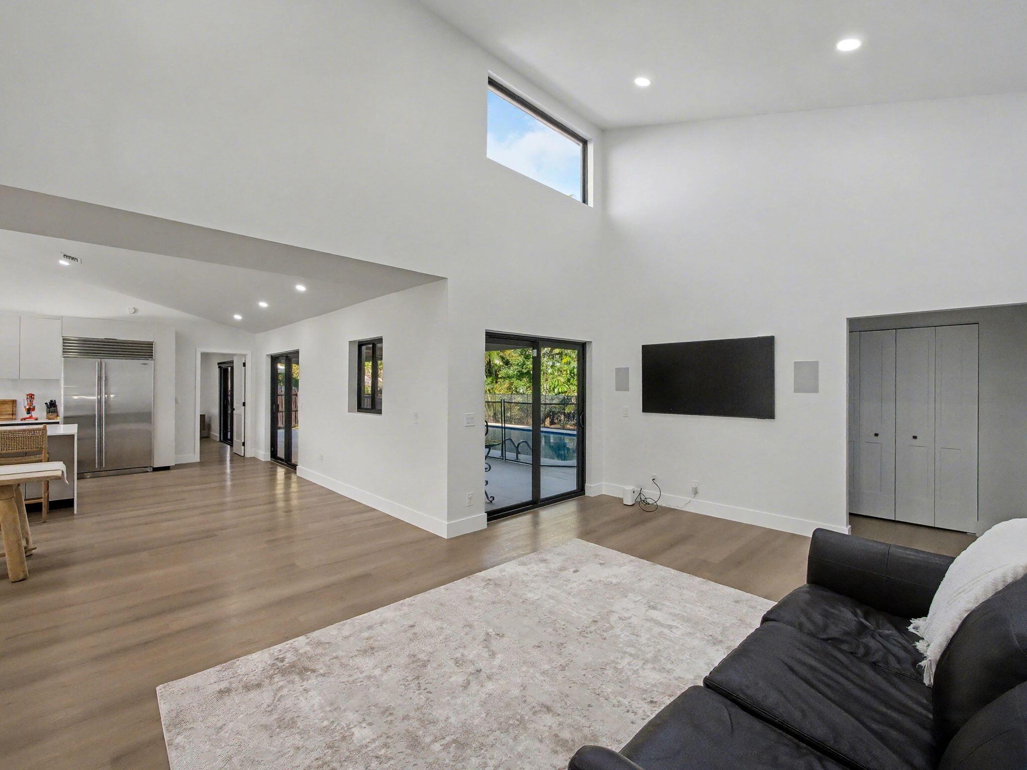 RIVERSIDE PINES - Residential Lease