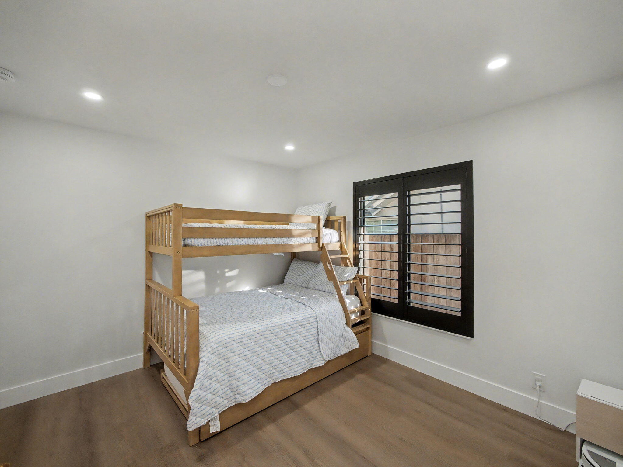 RIVERSIDE PINES - Residential Lease