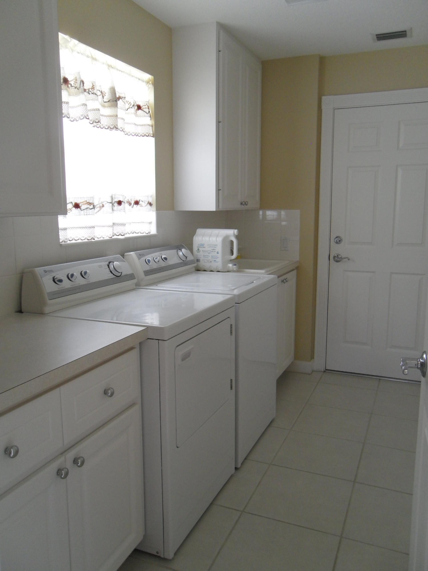 VILLAGEWALK OF WELLINGTON 4 - Residential Lease