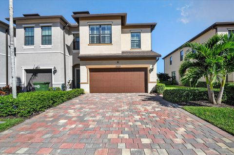 2829 Bard Street Palm Springs FL 33406
