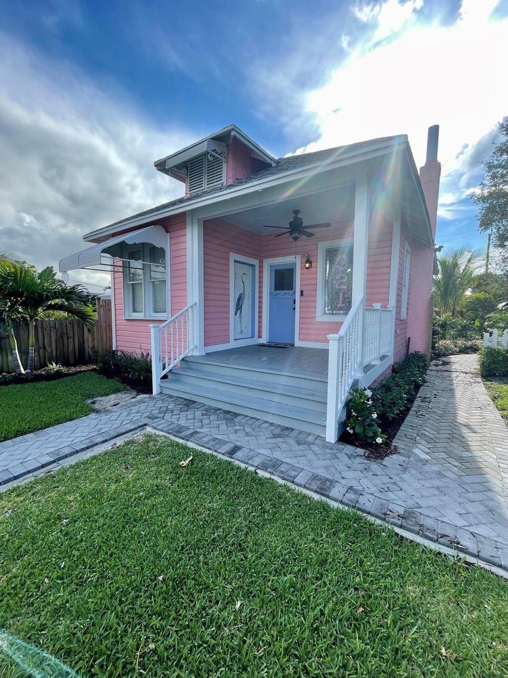 Photo of 321 N L Street, Lake Worth Beach, FL 33460 (MLS # R11077911)