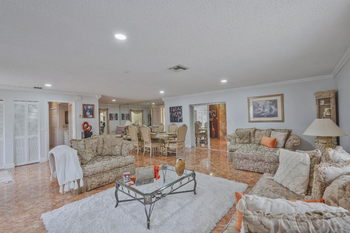 MEED RACQUET CLUB 2 - Residential