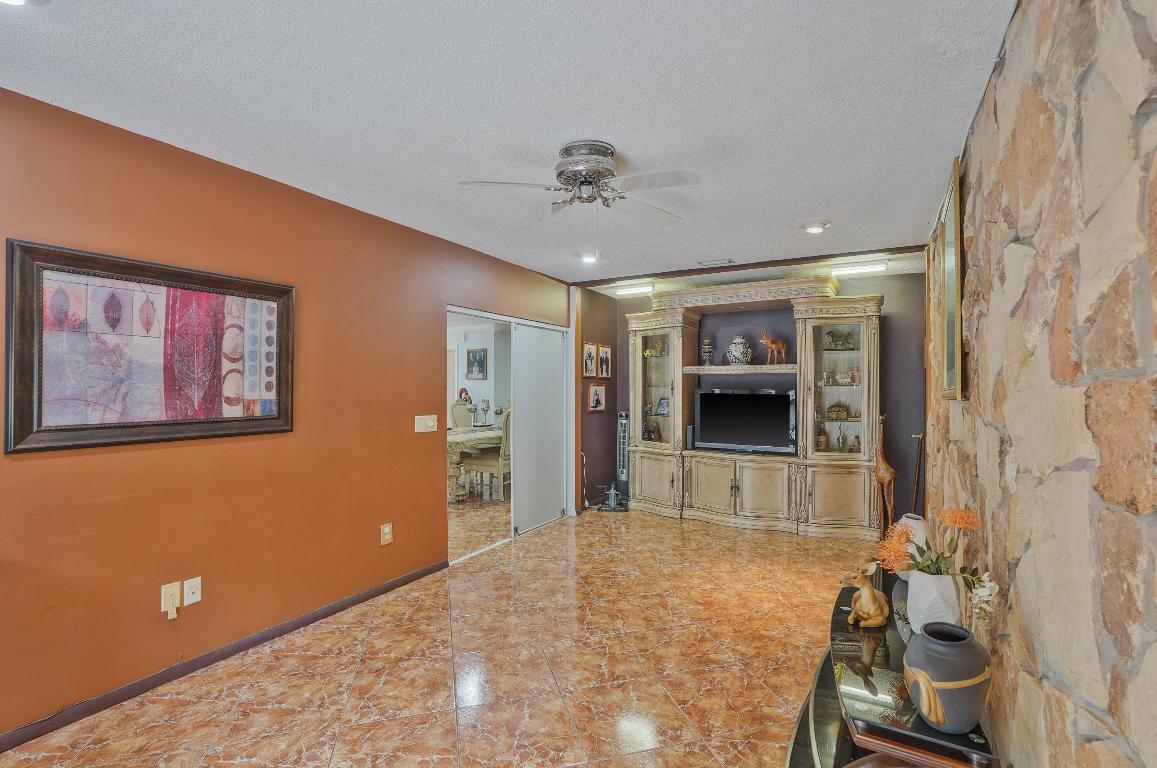 MEED RACQUET CLUB 2 - Residential