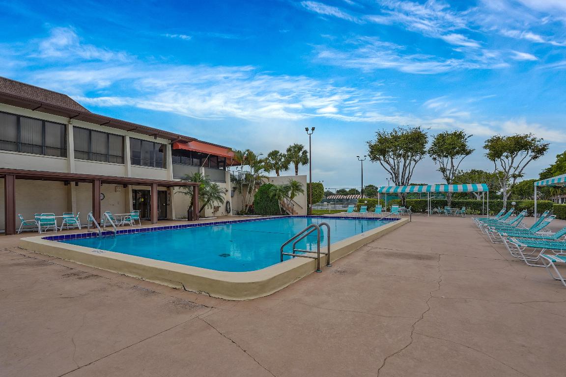 MEED RACQUET CLUB 2 - Residential