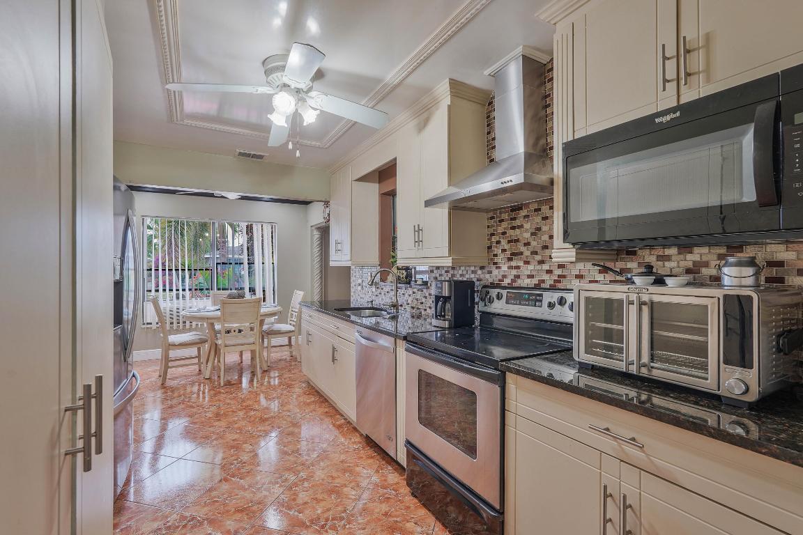 MEED RACQUET CLUB 2 - Residential