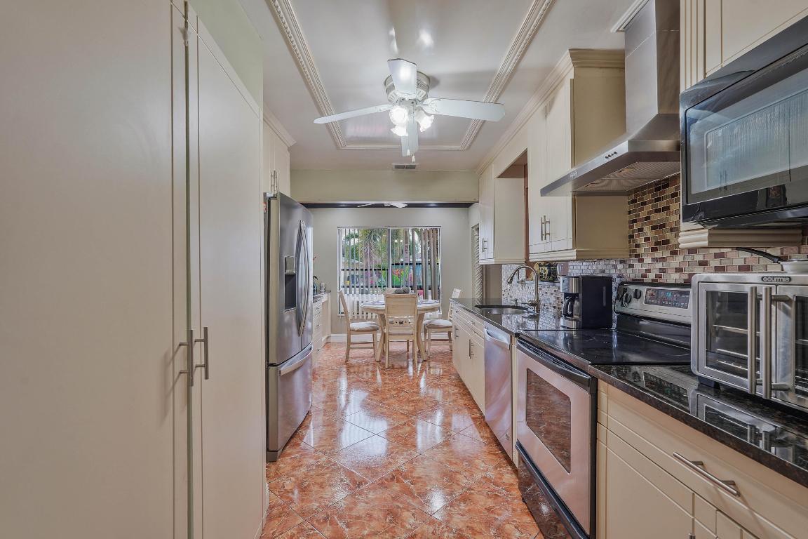 MEED RACQUET CLUB 2 - Residential