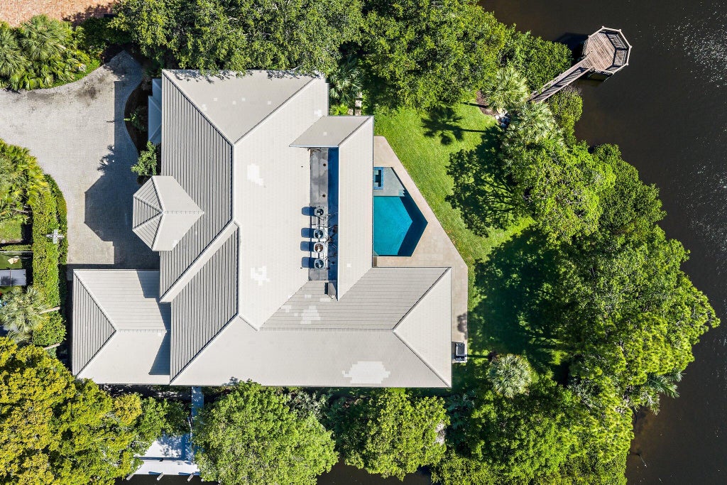 Photo of 8818 SE Riverfront Terrace, Jupiter, FL 33469 (MLS # B26038476)