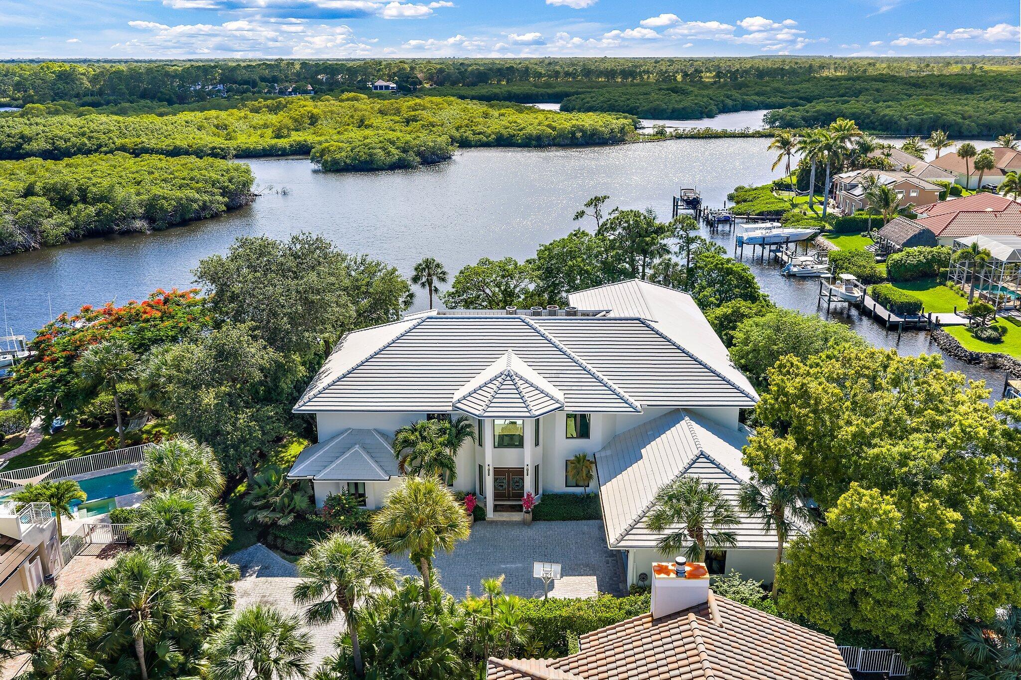 8818 SE Riverfront Terrace