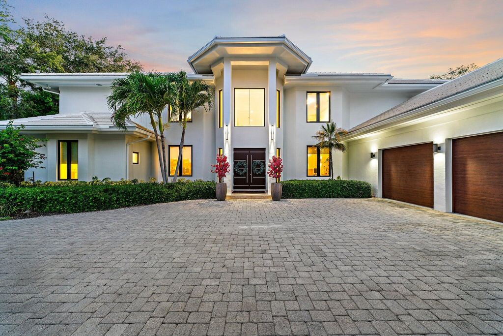 Photo of 8818 SE Riverfront Terrace, Jupiter, FL 33469 (MLS # B26038476)