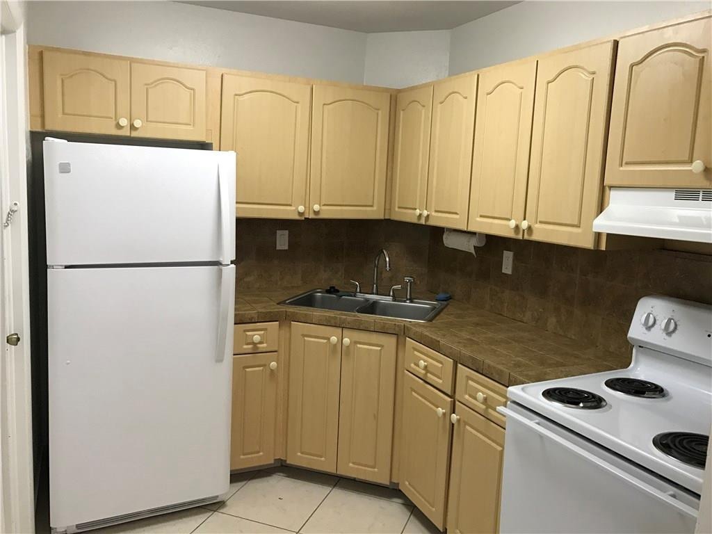 Oakland Grove Village Con - Residential Lease