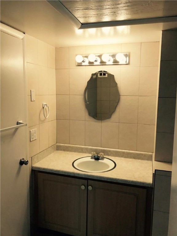 Oakland Grove Village Con - Residential Lease